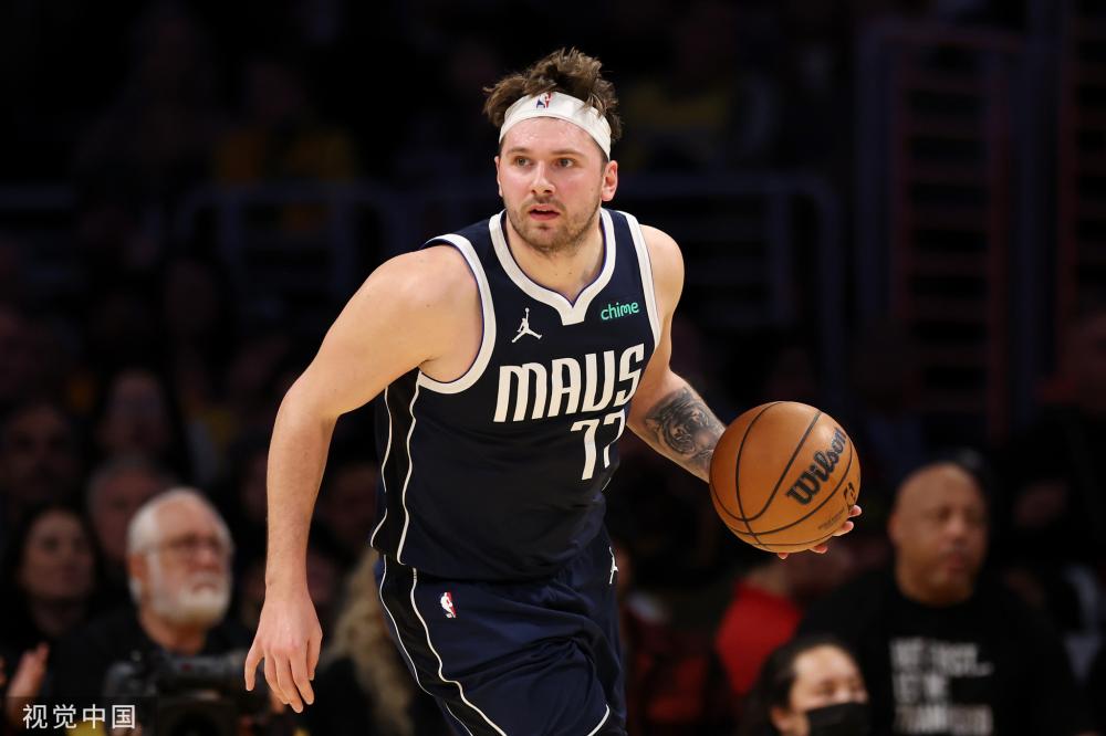 用了不同于 用了不同于