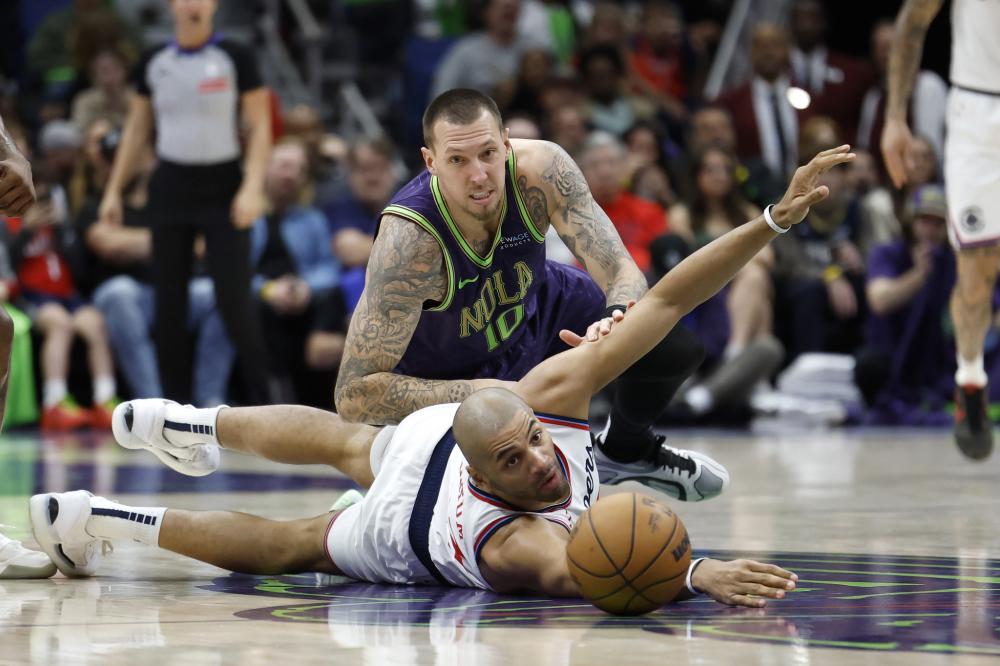 揭幕战中的 揭幕战中的