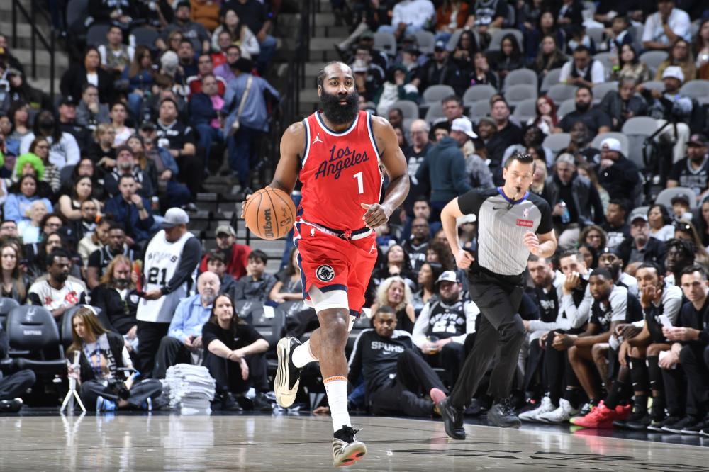 崭露头角的 崭露头角的